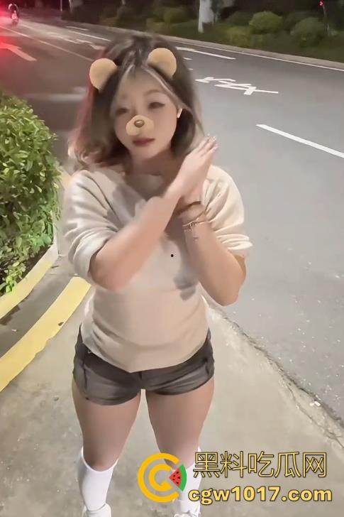 黑龙江工业大学微胖学妹【李志怡】少则三天一战，多则一天五炮，被圈内人公认的榨精女王，呻吟淫荡程度如麻豆女主！