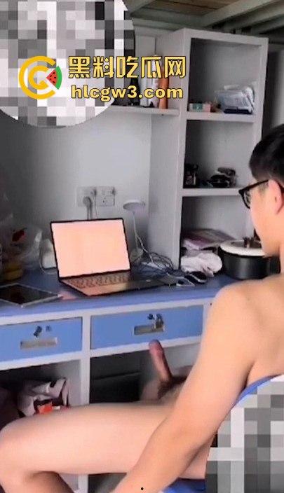 衡阳师范学院体育生 卢飒风 不靠撸只凭意淫就能射出浓浓精液 你这么强女朋友不得爽死啊!