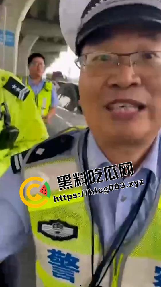 浙江温州乐青警察暴力执法高清无码版 丑恶嘴脸 掐脖子抢手机 这是警察还是强盗