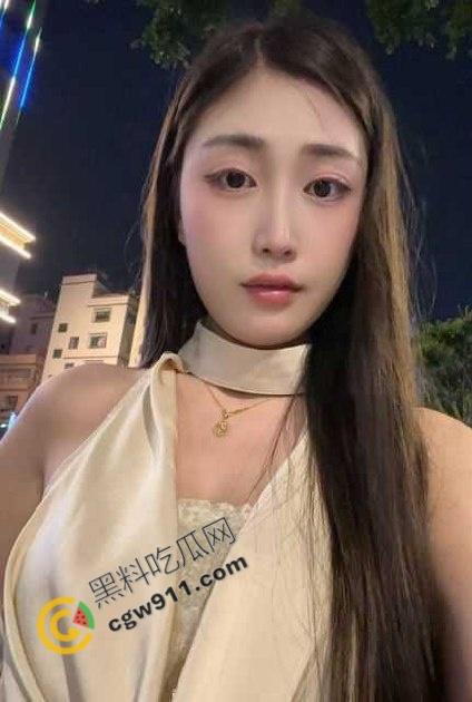 叔嫂乱伦！偷情不锁门叫床被表妹发现，对镜跪舔，后入内射，精液喂进嘴里，淫荡乱伦激情无限