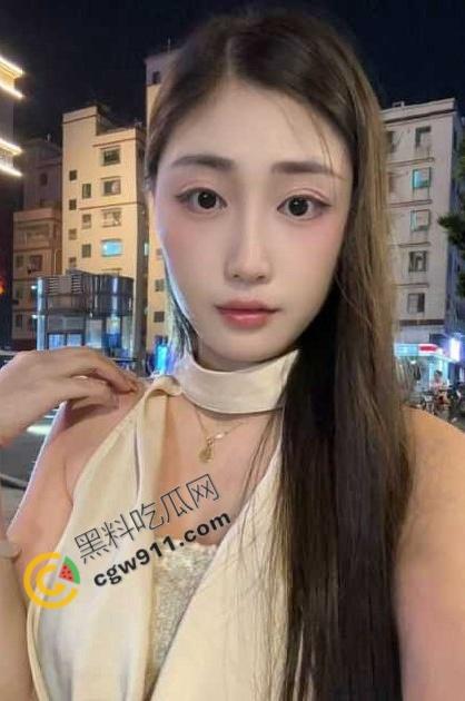 叔嫂乱伦!偷情不锁门叫床被表妹发现,对镜跪舔,后入内射,精液喂进嘴里,淫荡乱伦激情无限