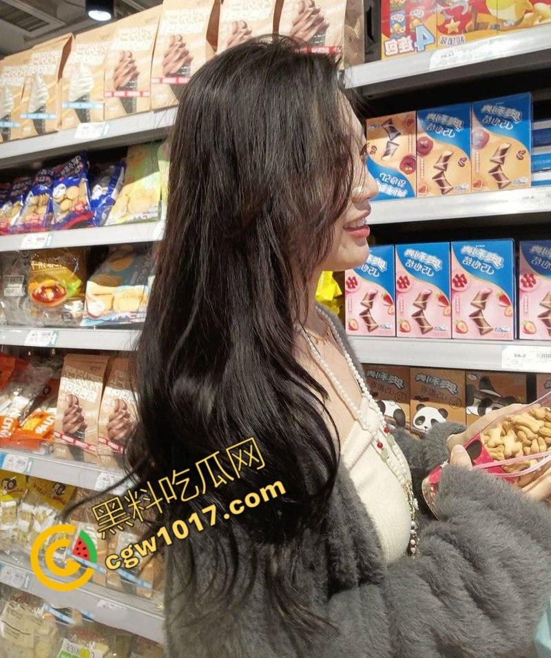 湖北孝义学生情侣酒店做爱视频曝光!身穿情趣内衣,白嫩巨乳诱人至极,口交深喉,女上骑乘,视觉冲击爆棚!