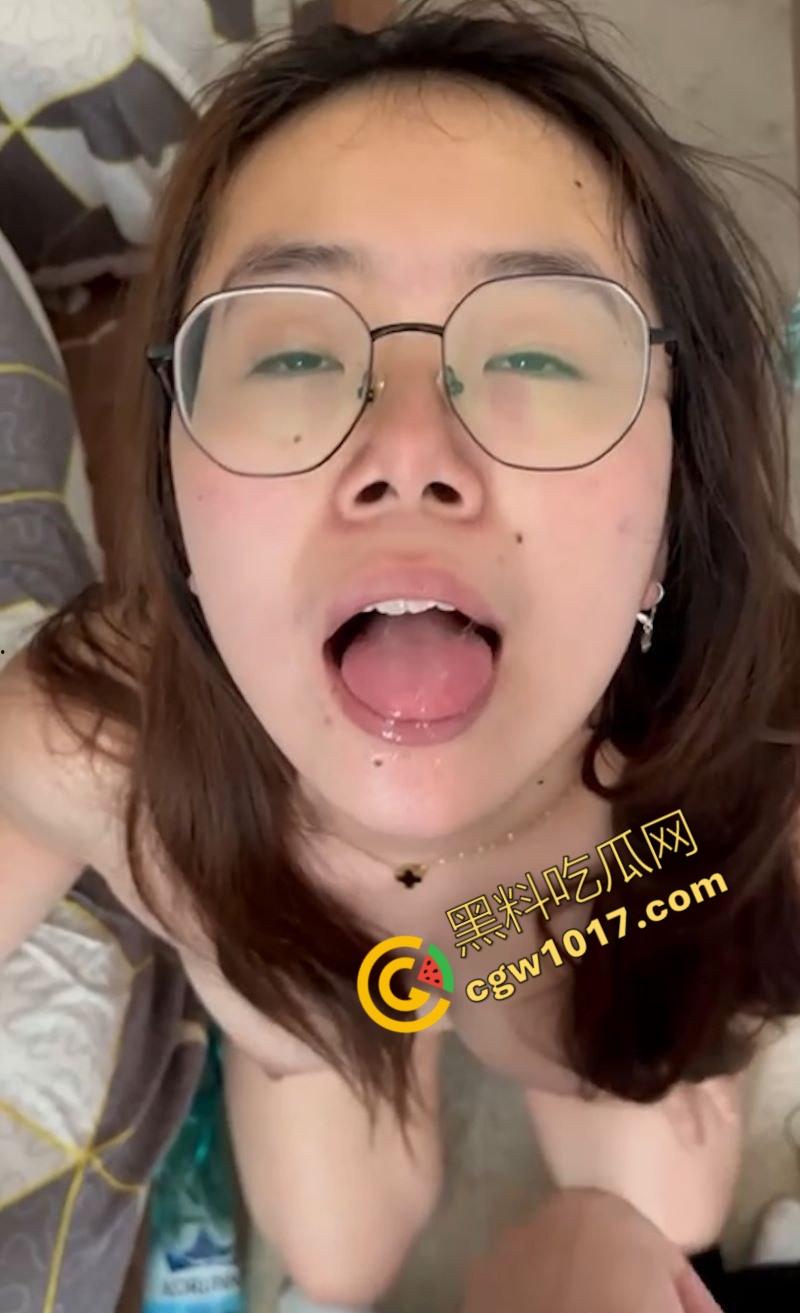 山东巨乳幼师制服下隐藏的淫荡本性,口交深喉口水拉丝,被野兽般大鸡巴各种姿势狂操淫水四溅,勾魂摄魄!