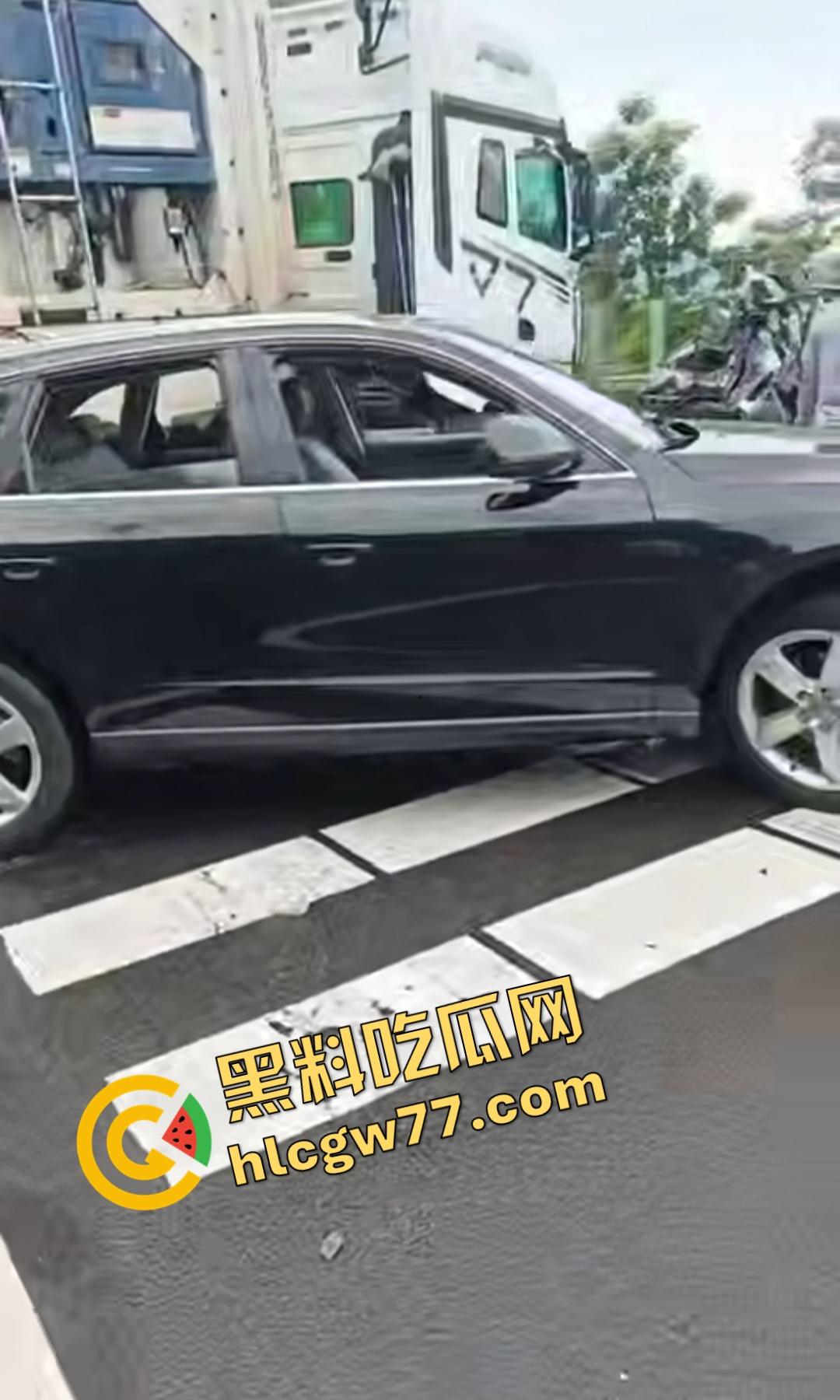 泉南高速惊魂!临桂-灵川段大挂车狂撞四小车,福利路出口变炼狱!