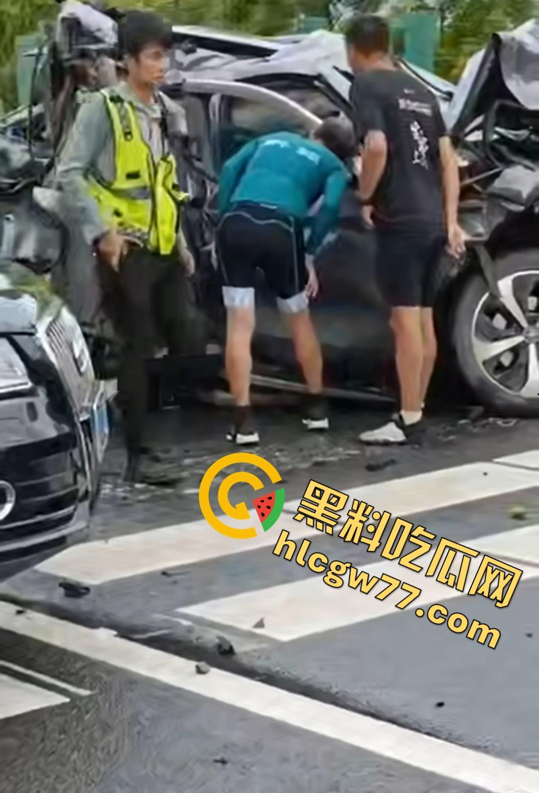 泉南高速惊魂!临桂-灵川段大挂车狂撞四小车,福利路出口变炼狱!