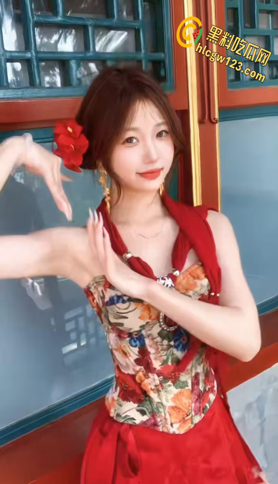 清纯气质小姐姐【一串小肥牛】,纯欲小姐姐后入蜜桃臀,抬起美腿猛插小穴!