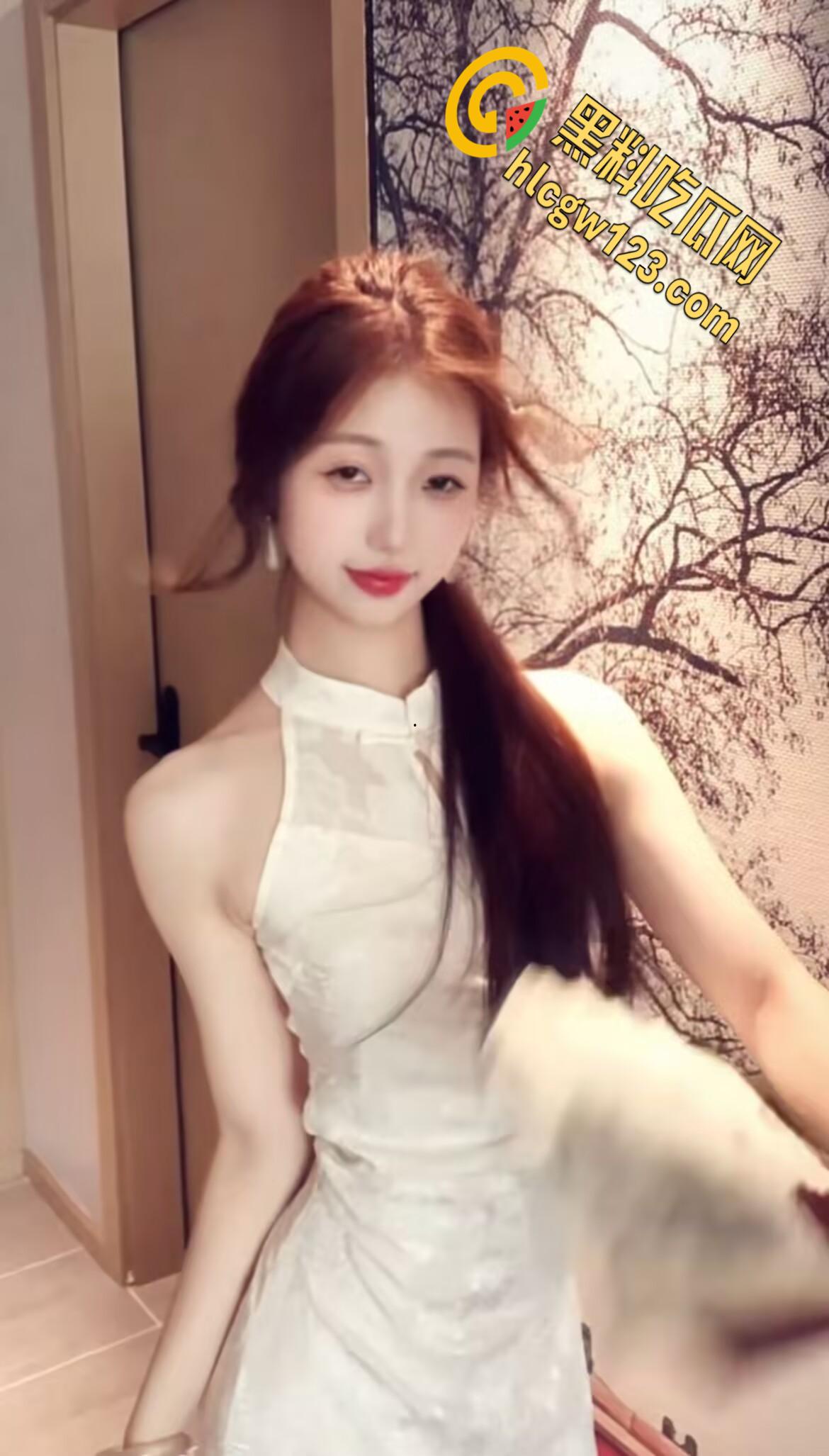 清纯气质小姐姐【一串小肥牛】,纯欲小姐姐后入蜜桃臀,抬起美腿猛插小穴!