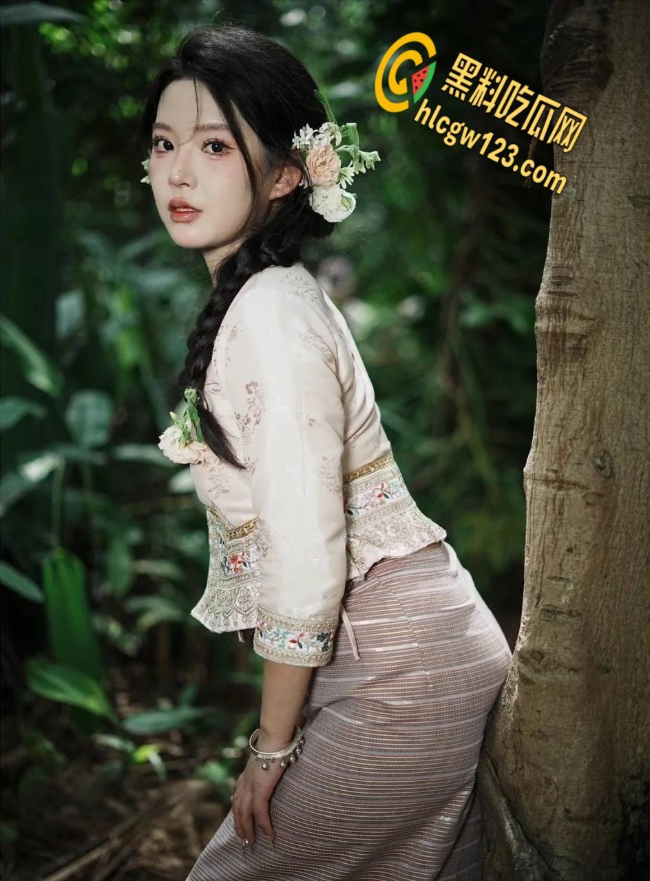 清纯江西女大学生变骚浪尤物!情趣装下美乳翘臀,床都被干塌了 !