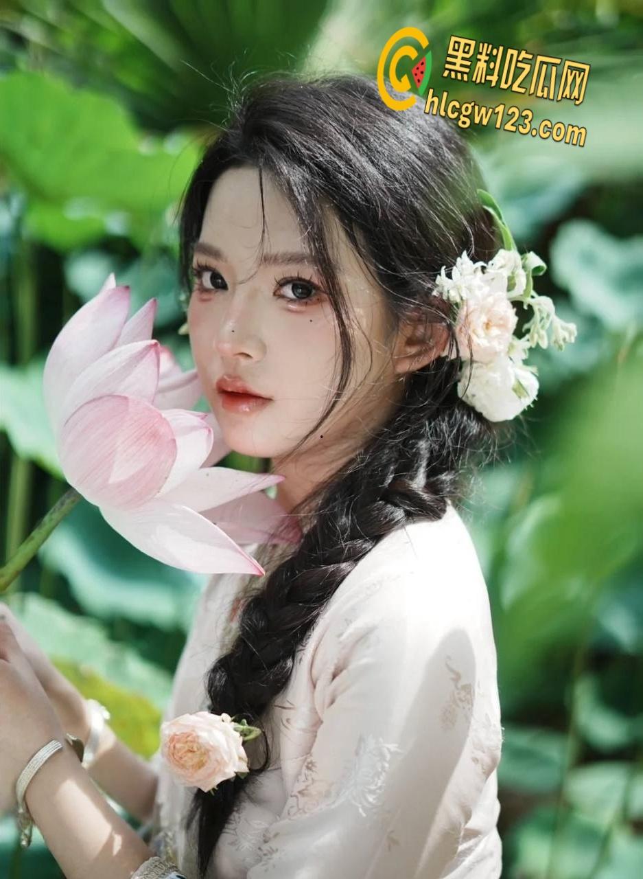 清纯江西女大学生变骚浪尤物!情趣装下美乳翘臀,床都被干塌了 !