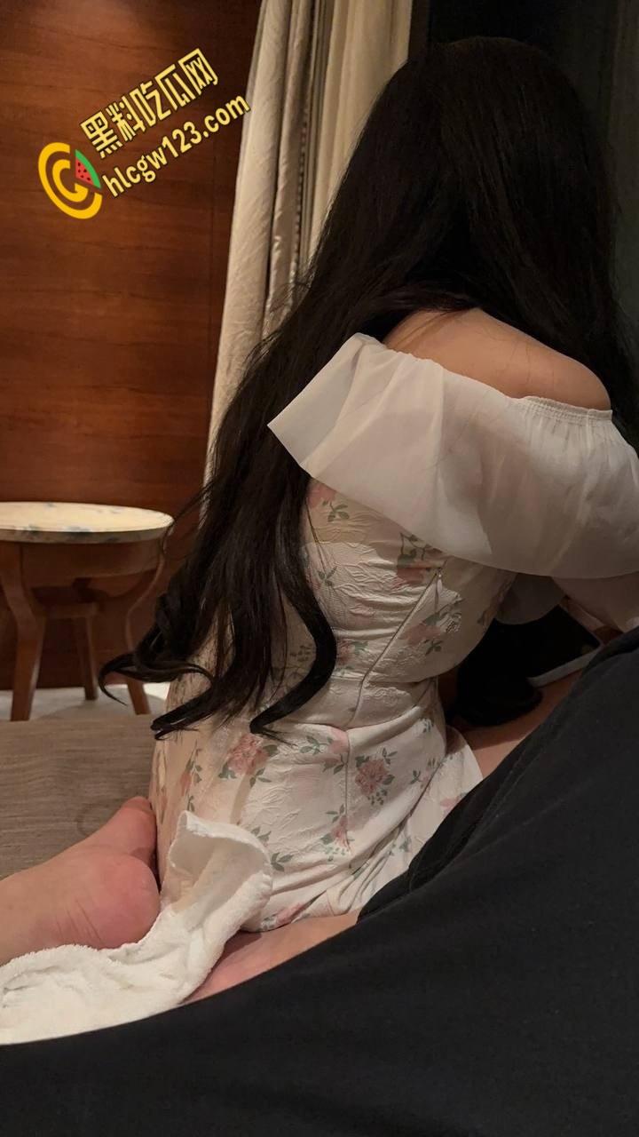 清纯江西女大学生变骚浪尤物!情趣装下美乳翘臀,床都被干塌了 !