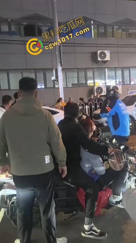 通州暴力事件震惊全城,饿了么专送外卖员突然发难,残忍刺客眼睛,现场混乱,令人毛骨悚然!