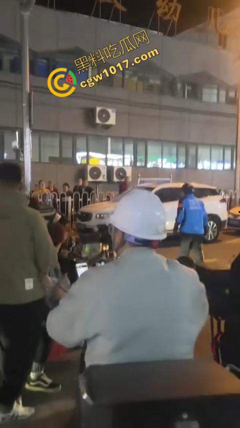 通州暴力事件震惊全城,饿了么专送外卖员突然发难,残忍刺客眼睛,现场混乱,令人毛骨悚然!