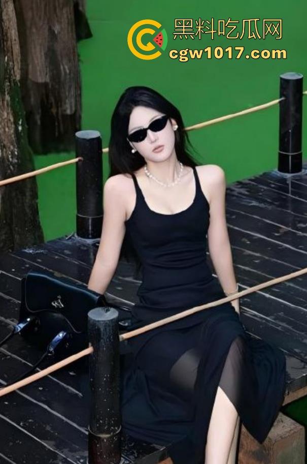 成都顶级小美【郑颖】约炮视频曝光，钟爱深喉口交女骚逼，性爱第一件事先舔屌，技术骚到堪比专业AV女优！