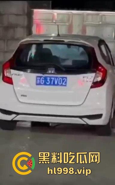 瓜友爆料现场抓包车震！用力猛干，绝对不是夫妻，吓得我站起来猛蹬！