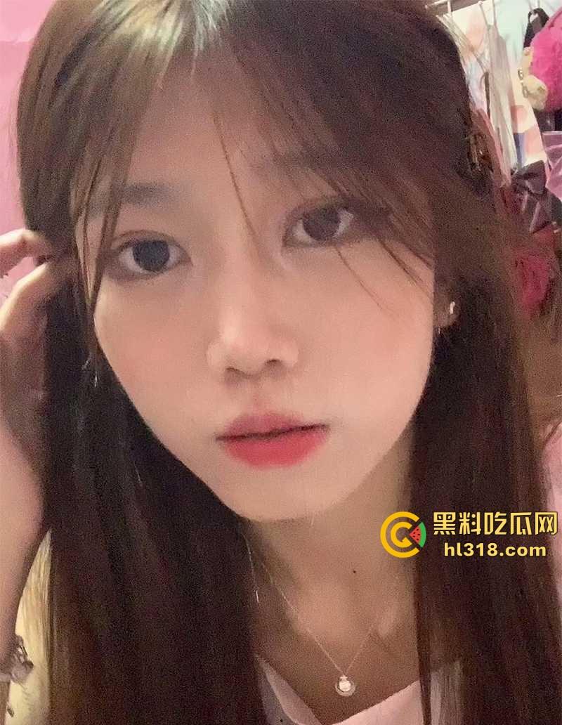 极品萝莉【洛丽塔欢欢】收费福利曝光，清纯大眼妹变身小淫娃，全裸露脸撅翘臀秀骚穴骚到爆！