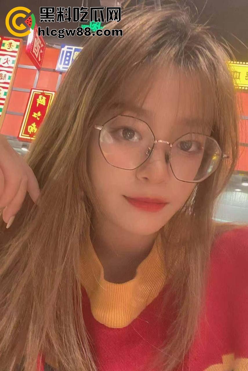 山大大二德语专业【康玟雯】清冷德语女神被炮友偷拍，烈焰红唇裹大鸡巴，小骚逼湿得一塌糊涂！