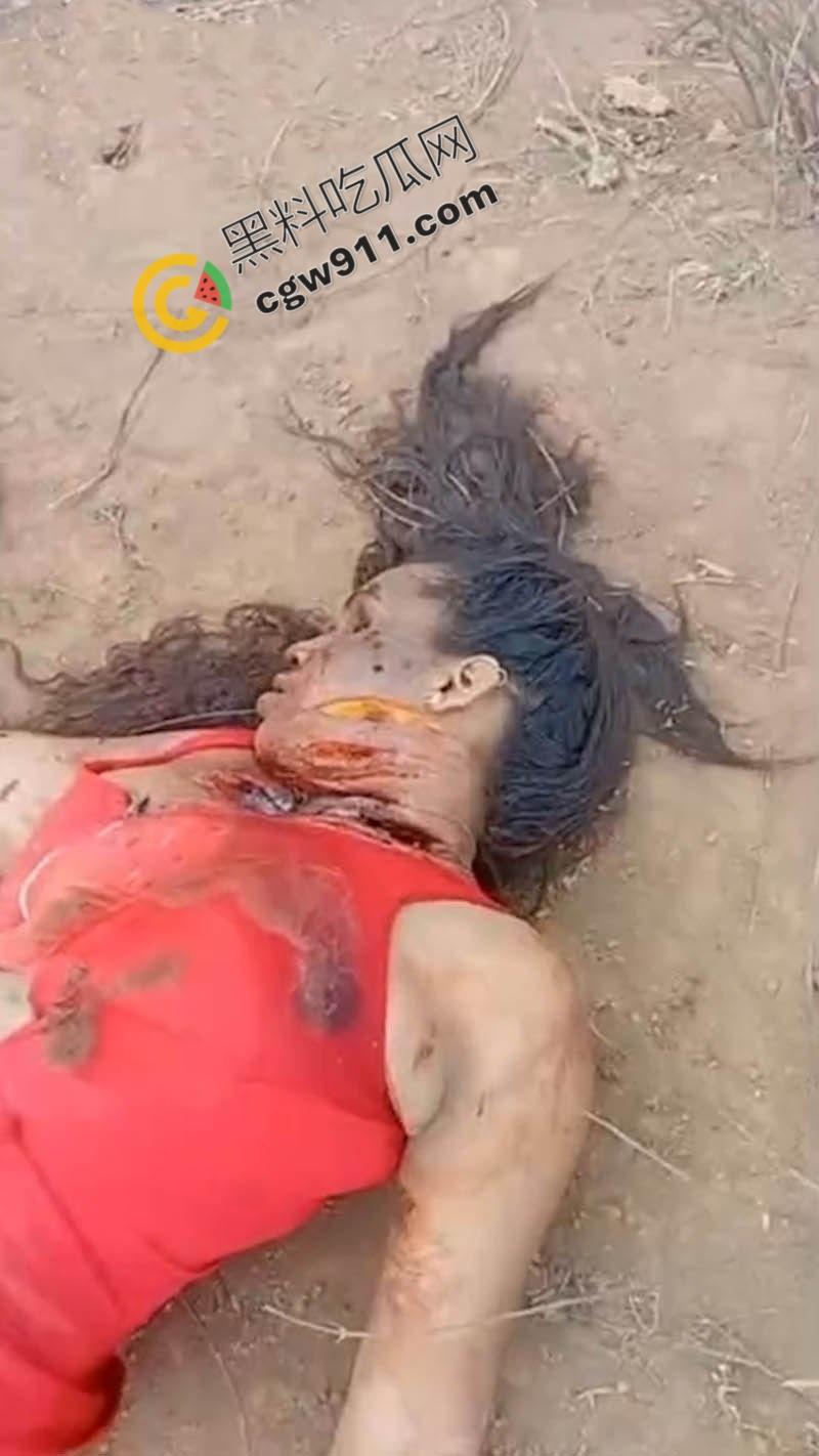 巴西路边血腥噩梦:北部湾州美女割喉弃尸,红衣浸血如修罗场,喉管撕裂,热血喷涌染红大地!