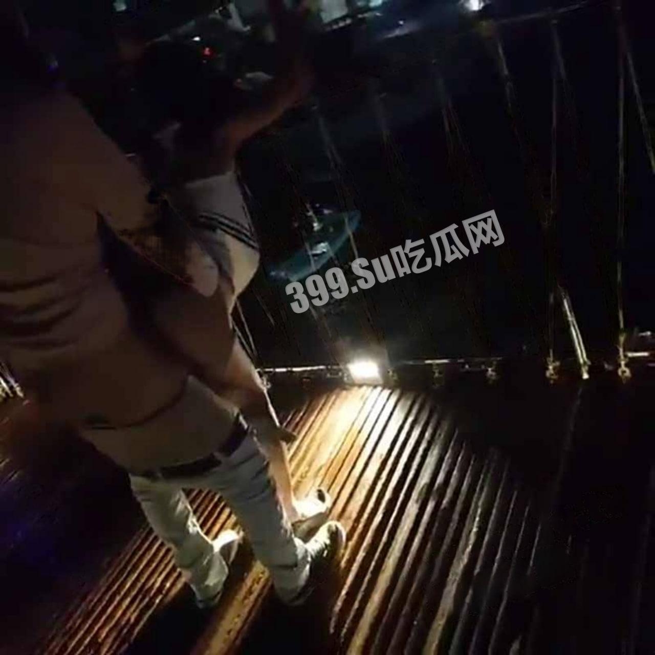 野外大胆系列 台湾新店碧潭桥完整版 来一场激情刺激的桥震吧