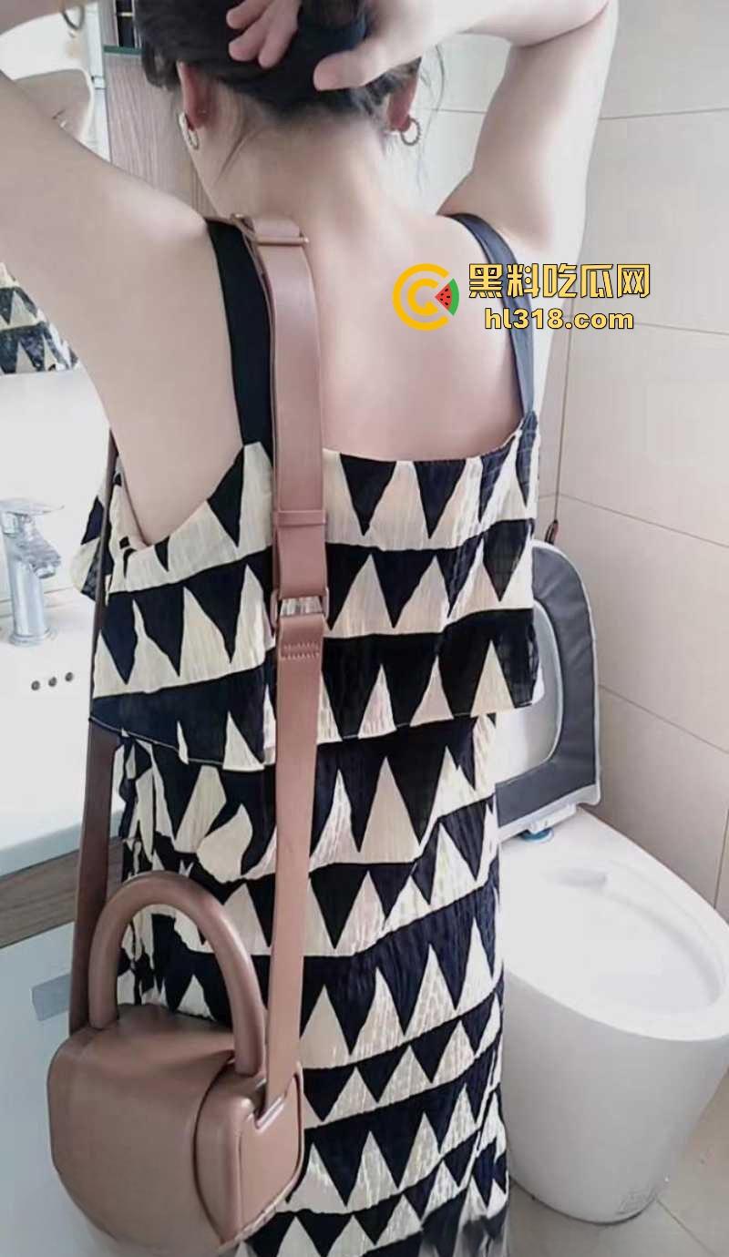 海角乱伦，终于让我逮到机会了，在厕所把准备出门的大嫂狠狠的猛操，憋了几天终于有发泄的地方了！