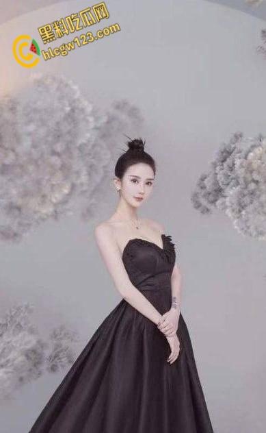 上海名媛【张佳怡】下海爆操，肉感肥臀无套内射，这身材真是极品尤物！