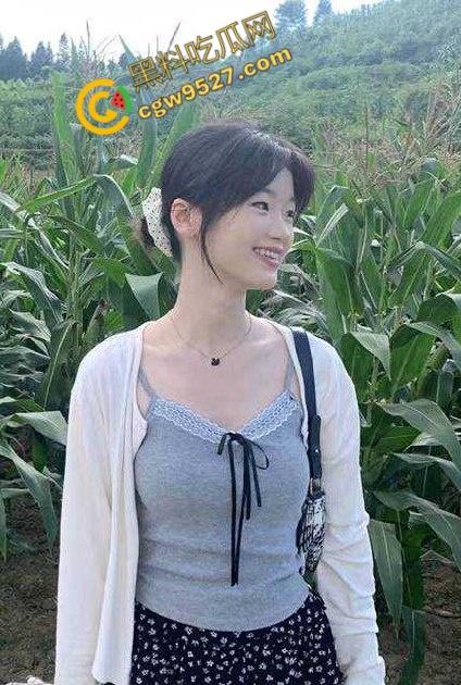 海角乱伦!贪玩的大学生表妹,诱惑的禁忌之恋,叔叔托我照顾她,我却将大屌深深插入表妹嫩穴