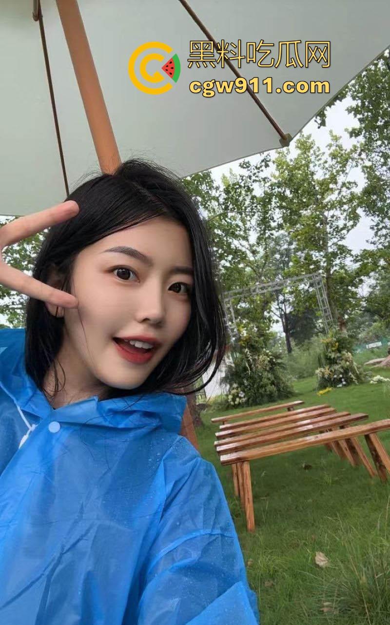 深圳高颜值清纯女神【沈佳颖】下班激情做爱解压，黑丝翘臀骑乘榨精，嫩穴喷汁内射高潮，从疲惫到狂热的转变！