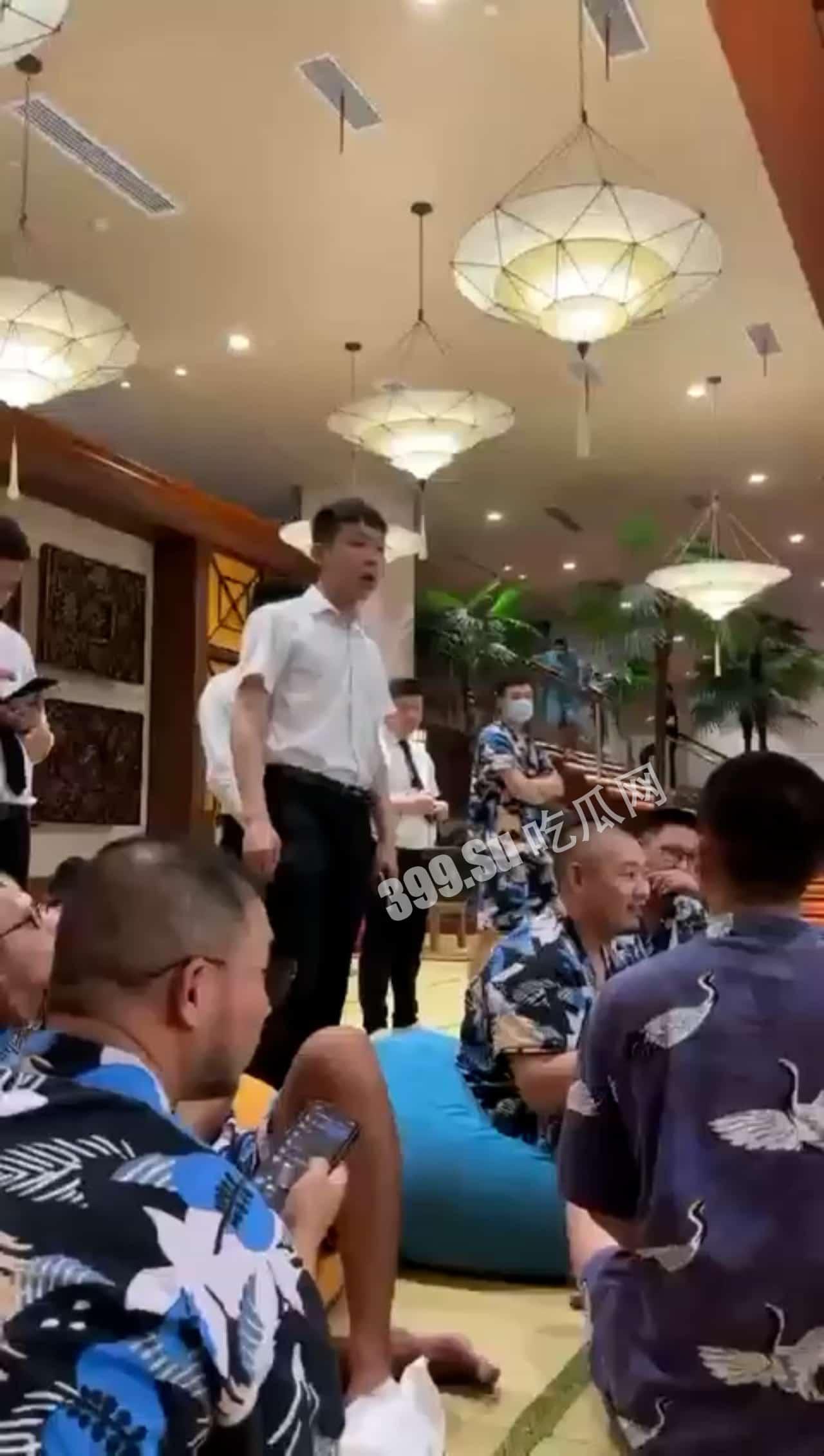 上海洗浴中心  店长拒绝 #艾滋 #同性恋  与gay团 发生争执 附带顾客真实点评