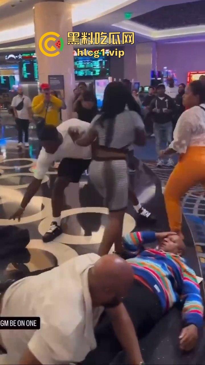 拉斯维加斯瓦坎达「马东锡」化身一拳超人，1打2轻松KO对手，黑人侠暴击看呆吃瓜群众！