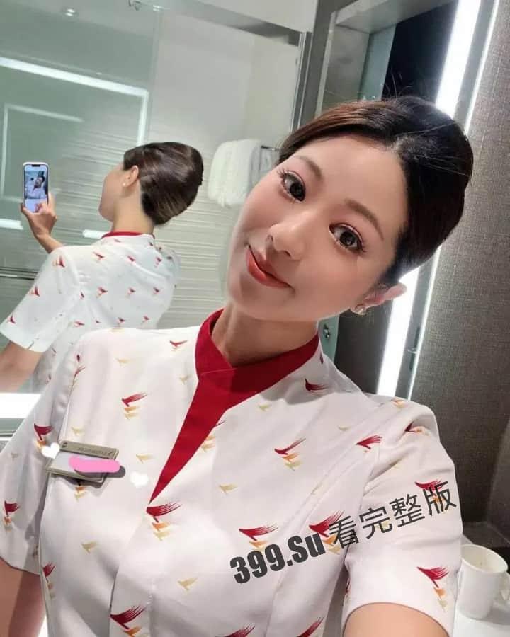 长相甜美靓丽国泰航空空姐「Netflix」被爆，上班时间认真工作接待乘客 卖力口交
