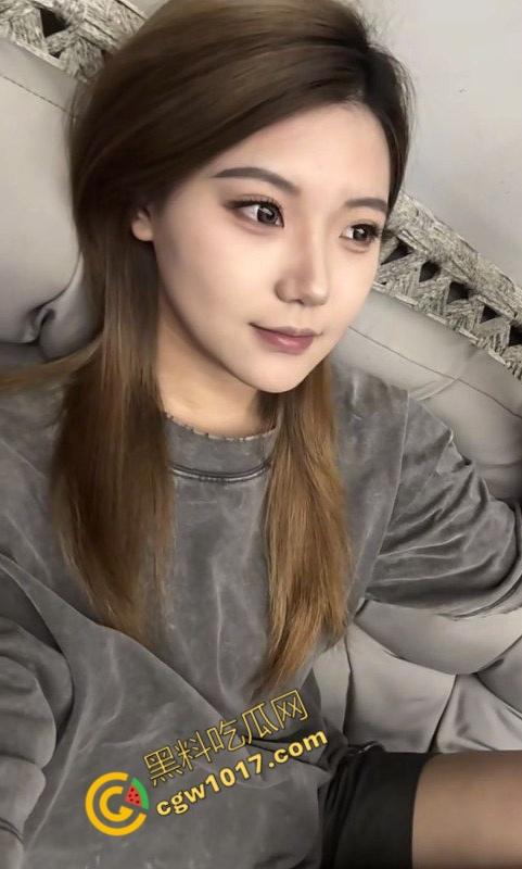 北京女大学生【张佳瑶】被金主包养视频泄密!露脸口交,舌尖拉丝,女上后入轮番爆操,淫液喷溅,画面刺激无比!