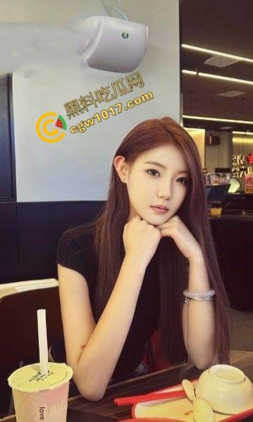 北京女大学生【张佳瑶】被金主包养视频泄密!露脸口交,舌尖拉丝,女上后入轮番爆操,淫液喷溅,画面刺激无比!