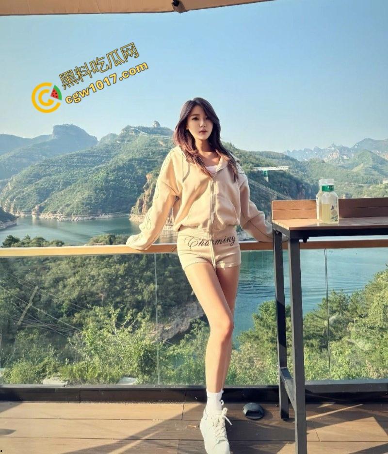 北京女大学生【张佳瑶】被金主包养视频泄密!露脸口交,舌尖拉丝,女上后入轮番爆操,淫液喷溅,画面刺激无比!