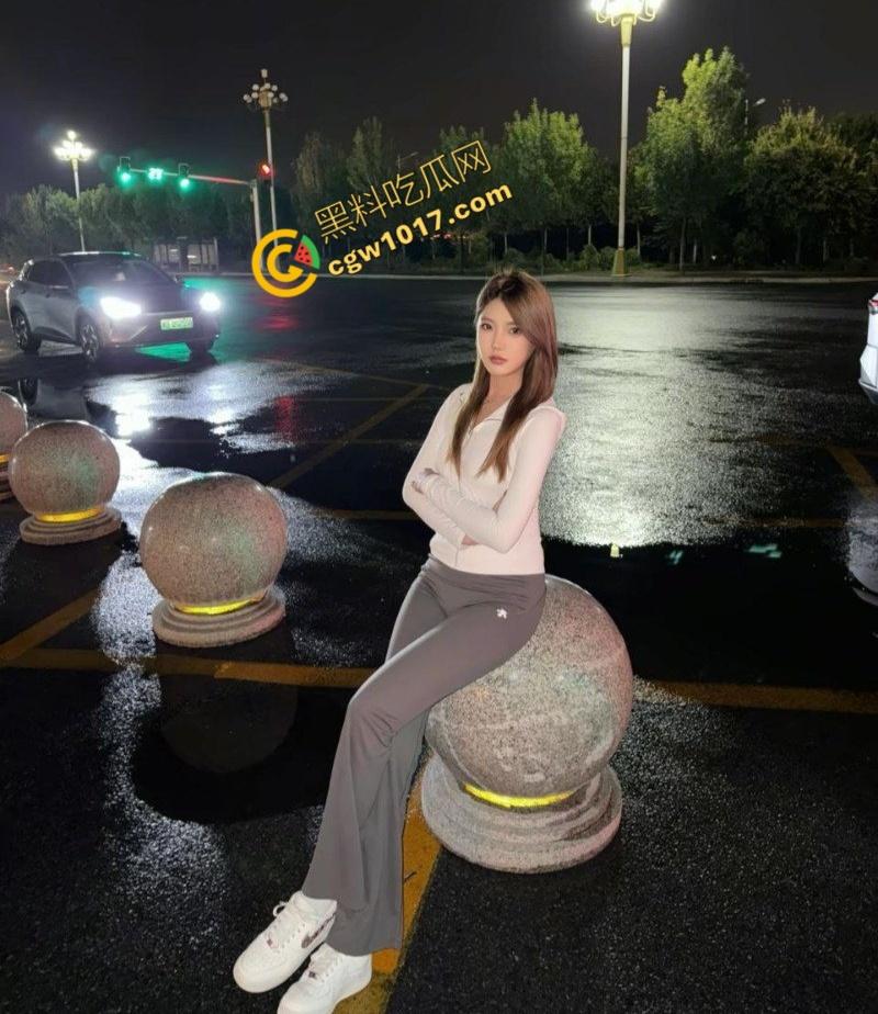 北京女大学生【张佳瑶】被金主包养视频泄密!露脸口交,舌尖拉丝,女上后入轮番爆操,淫液喷溅,画面刺激无比!