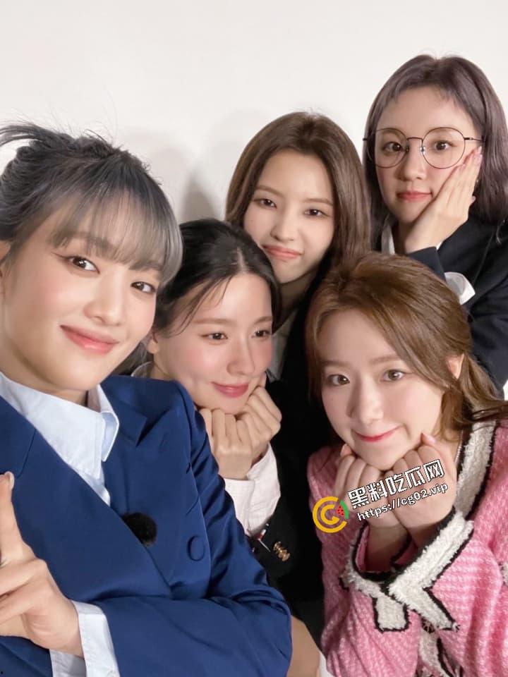 韩国女团 (G) I-DLE 台湾成员 叶舒华 露奶秀 跳舞时动作太大不慎漏点 现场表演真空上阵 褐色乳头小奶一览无余