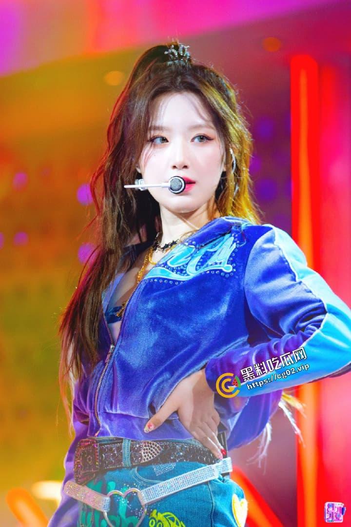 韩国女团 (G) I-DLE 台湾成员 叶舒华 露奶秀 跳舞时动作太大不慎漏点 现场表演真空上阵 褐色乳头小奶一览无余