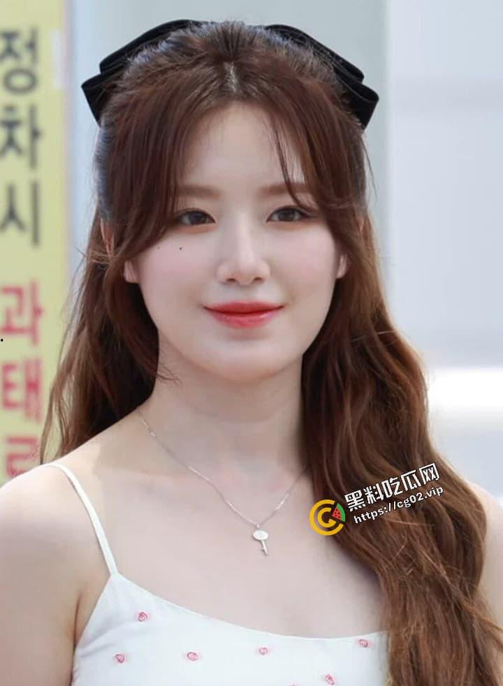 韩国女团 (G) I-DLE 台湾成员 叶舒华 露奶秀 跳舞时动作太大不慎漏点 现场表演真空上阵 褐色乳头小奶一览无余