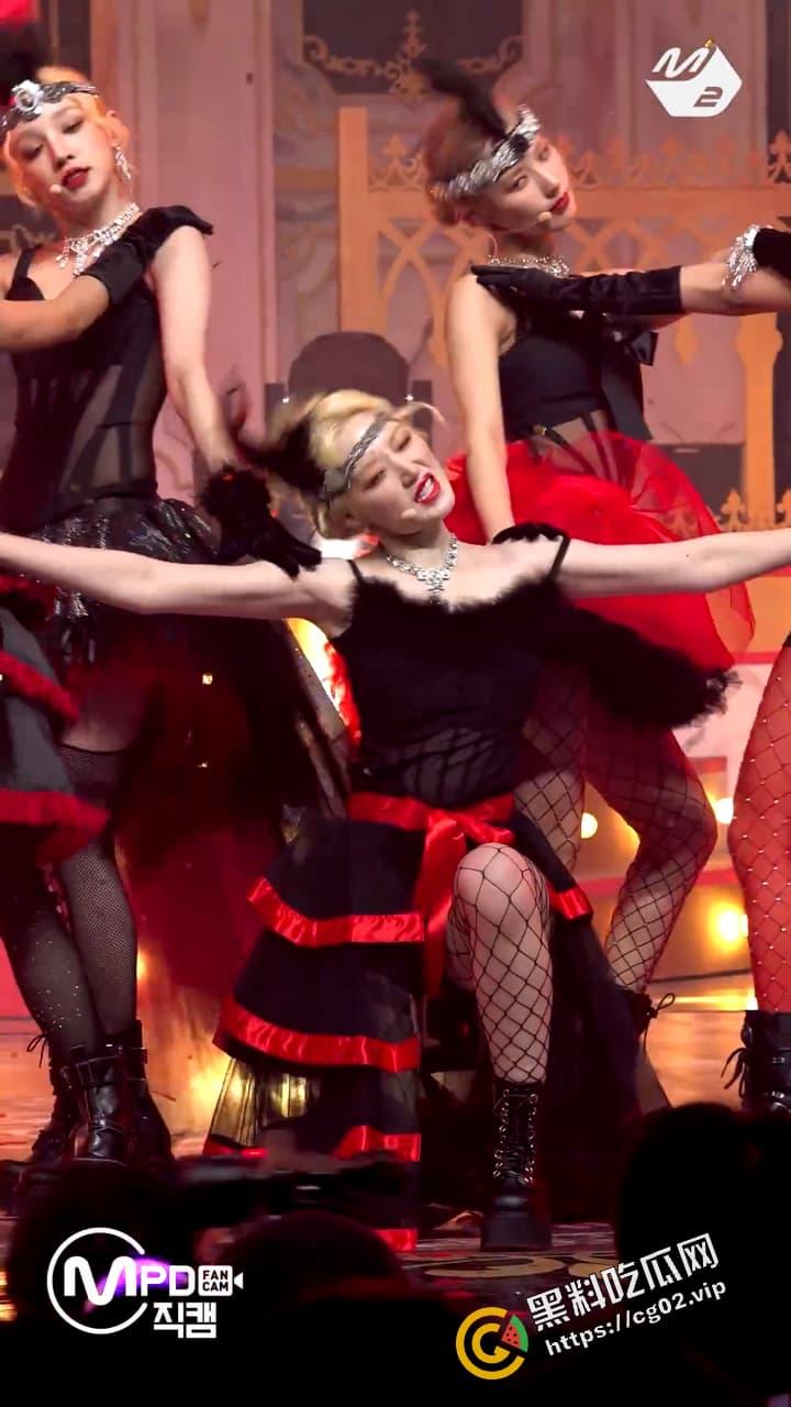 韩国女团 (G) I-DLE 台湾成员 叶舒华 露奶秀 跳舞时动作太大不慎漏点 现场表演真空上阵 褐色乳头小奶一览无余