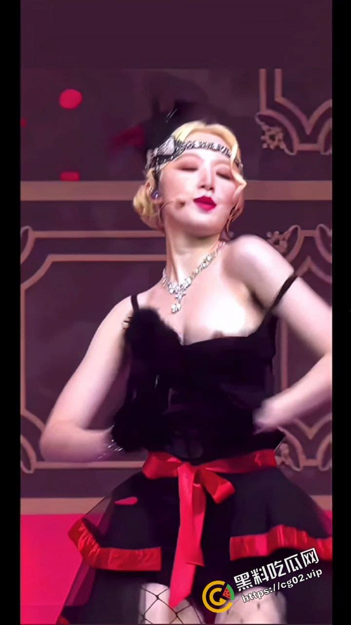 韩国女团 (G) I-DLE 台湾成员 叶舒华 露奶秀 跳舞时动作太大不慎漏点 现场表演真空上阵 褐色乳头小奶一览无余