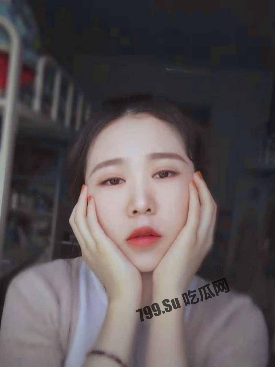 前女友系列！青岛大学大二女生 何欣 和男友私房照分手后遭流出