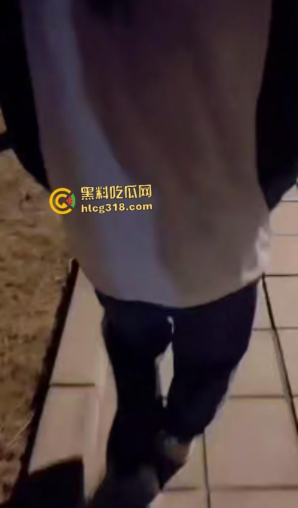 海角大神迷恋晓彤表妹,厕所脱校服强操内射白虎,后入式单手控球谁知却是D罩杯!