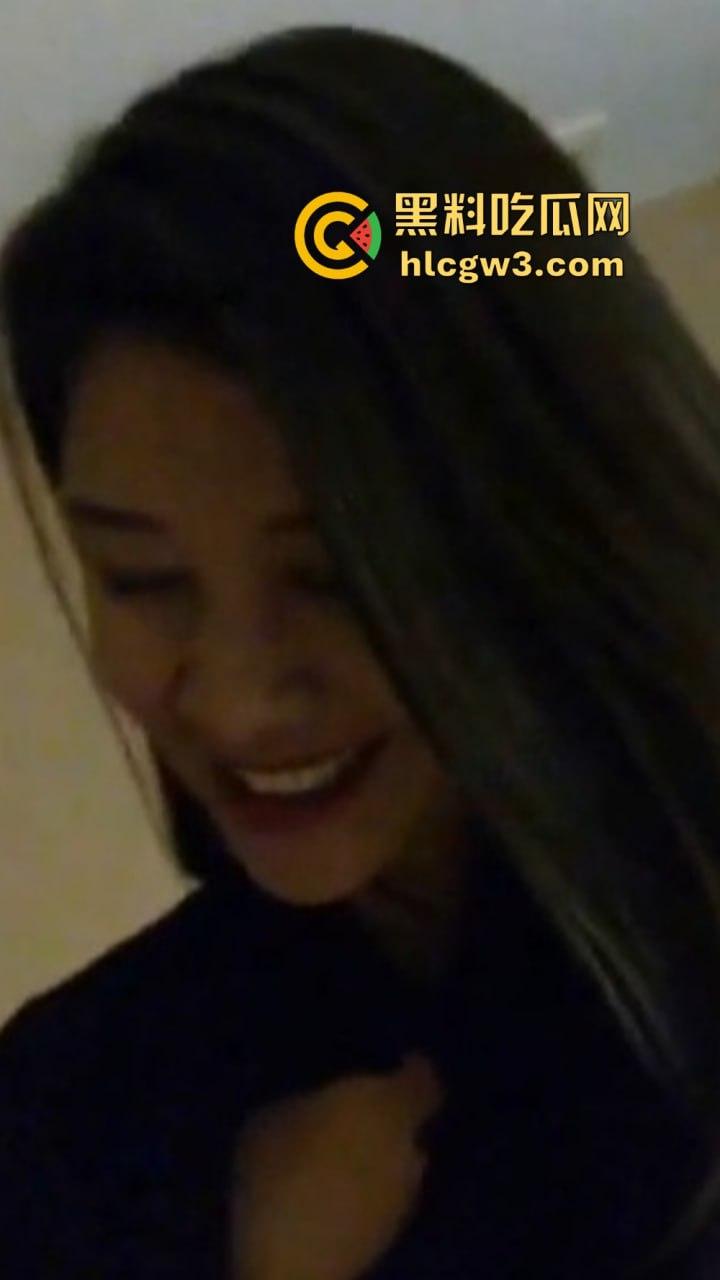 398找技师打飞机 98号人妻少妇手活太绝几下就弄出来 周末了瓜友们加油站安排上了吗？