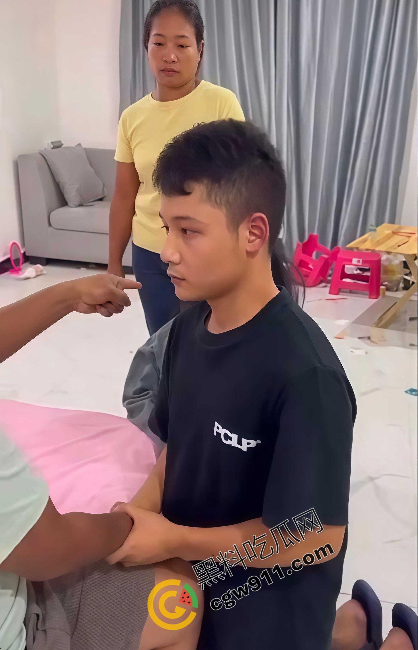 抖音网红【七七】与【晚来的情意】出轨被抓!淫乱现场红色内裤惹人眼,网红圈糜烂不堪大揭秘