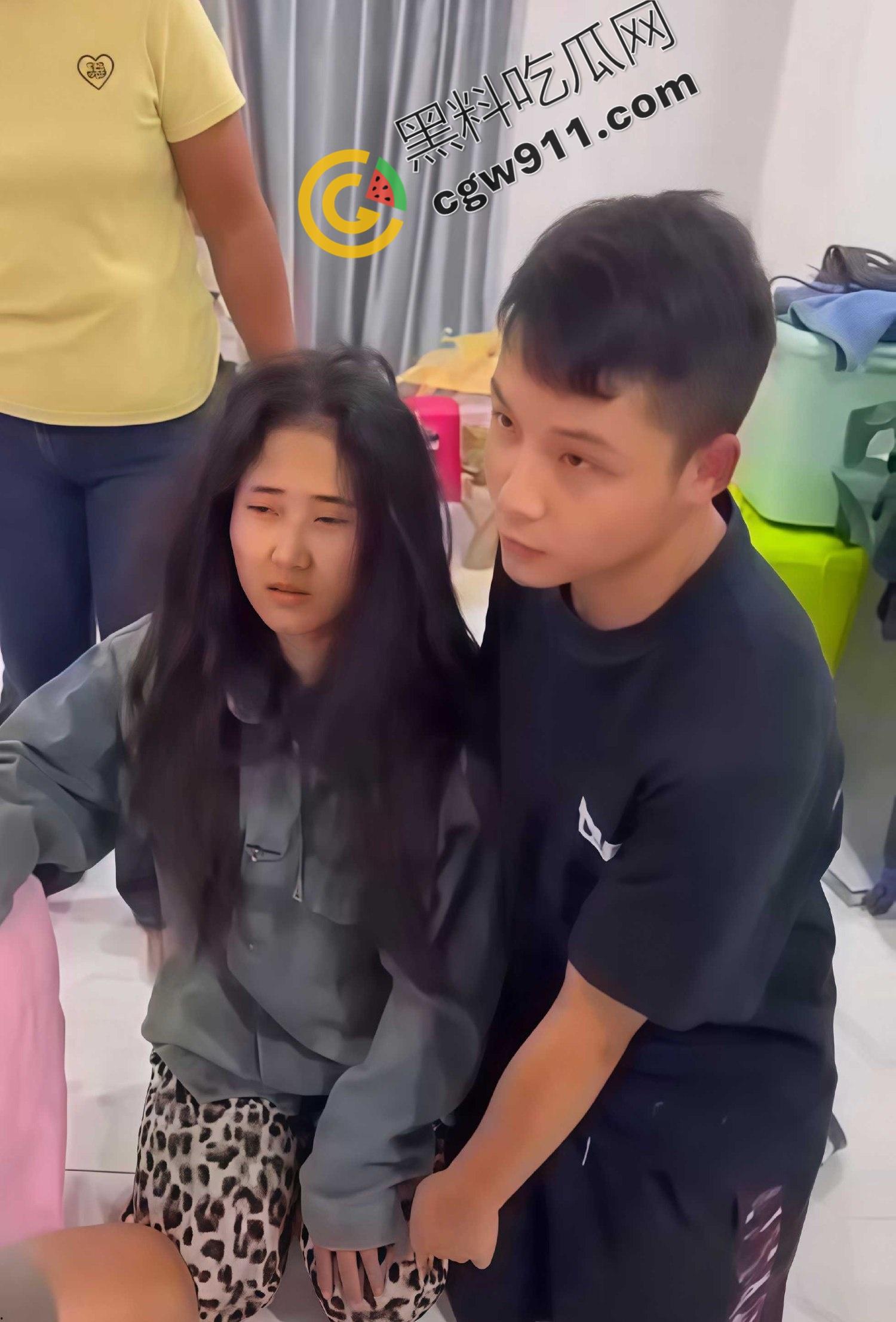 抖音网红【七七】与【晚来的情意】出轨被抓!淫乱现场红色内裤惹人眼,网红圈糜烂不堪大揭秘