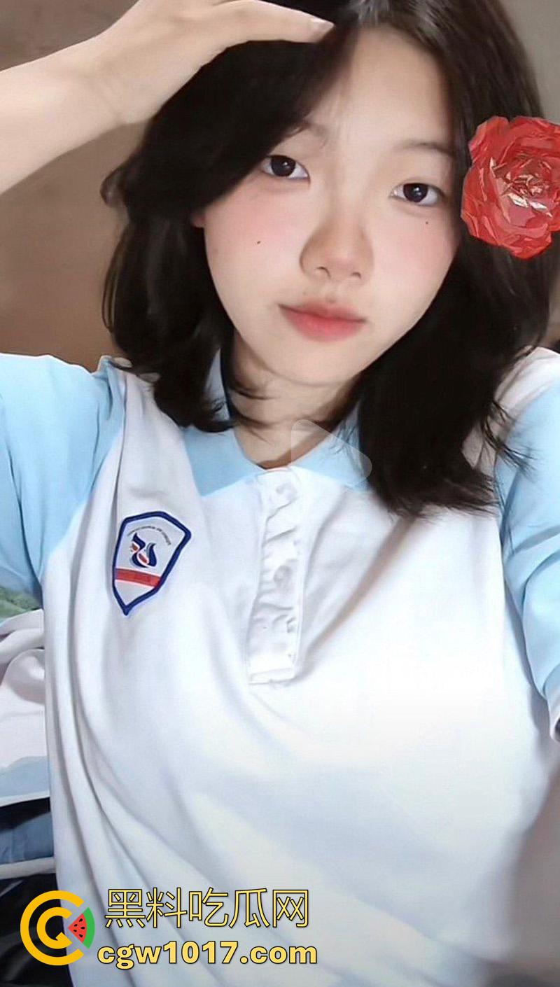 福州第十八中学，核弹巨乳学生妹，惯用网名【南笙】，跟网友裸聊视频被外泄，这豪横大奶堪称人间极品啊！