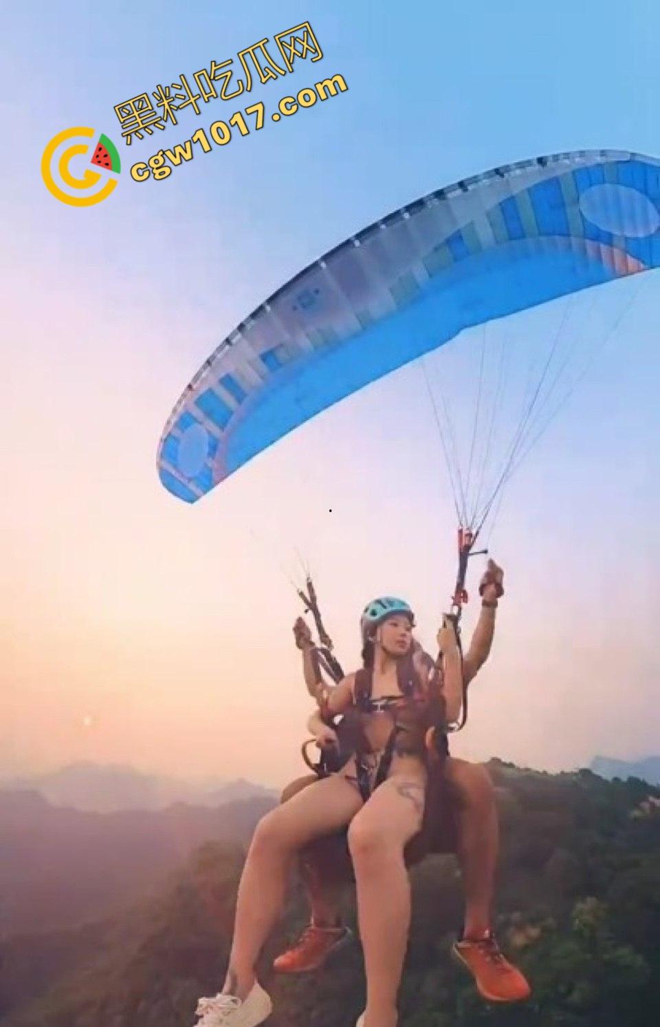 越南岘港上海白领女孩全裸起飞,翘臀隔空振动,惊呼回荡,私处暴露云端,体验高空全裸的双重刺激