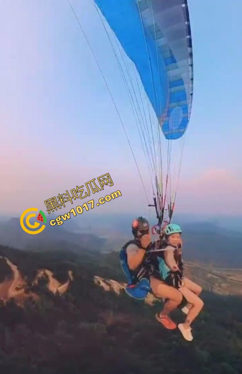 越南岘港上海白领女孩全裸起飞,翘臀隔空振动,惊呼回荡,私处暴露云端,体验高空全裸的双重刺激