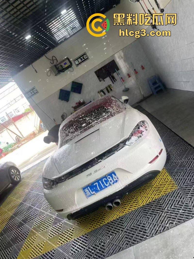 树:我没有动手啊!浙江一辆保时捷撞电动车后撞树起火驾驶人死亡!