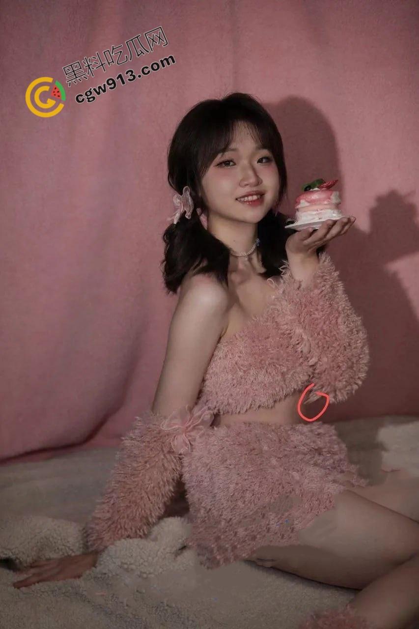 上海财经大学嫩妹黄玉凤: 金主爸爸的掌上明珠or富二代的新欢女主角,她究竟有何魅力?