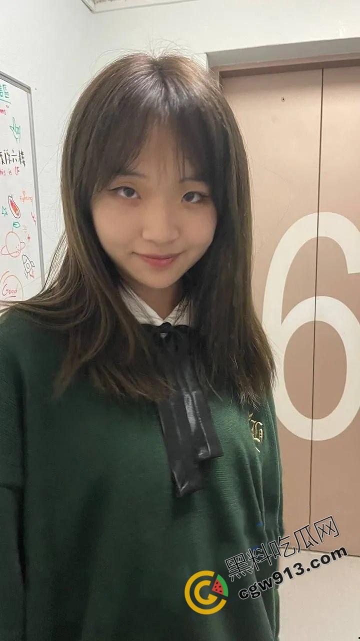 上海财经大学嫩妹黄玉凤: 金主爸爸的掌上明珠or富二代的新欢女主角,她究竟有何魅力?