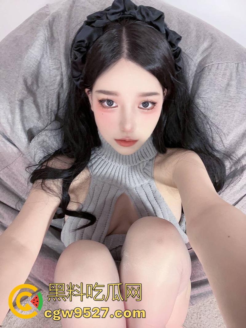 顶级身材御姐【欲梦子】，颜值绝美性感尤物，半裸穿搭展示白虎嫩穴，双腿岔开实录真的太诱惑了！